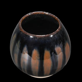 Chinese Northern Song Dynasty Cizhou ware Iron Embroidered Chicken Heart Jar