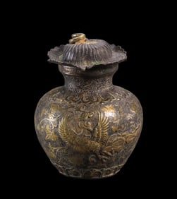chinese Tang Dynasty silver gilt phoenix pattern lid bottle