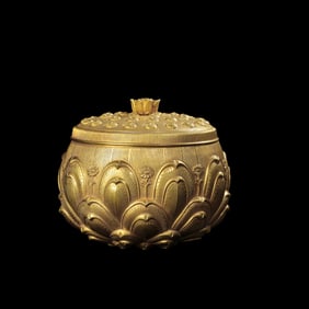 Chinese Tang Dynasty pure gold lotus pattern lid jar