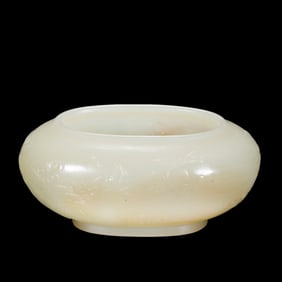 Chinese Qing Dynasty Hetian white jade dragon-patterned washbasin