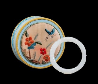 Chinese Qing Dynasty Hetian white jade bracelet