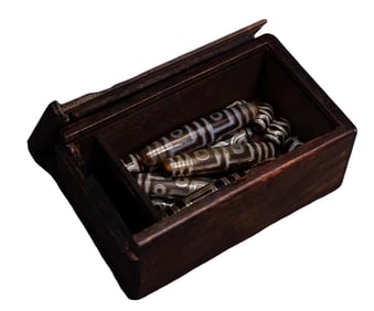A set of pure Dzi beads from the Tang Dynasty