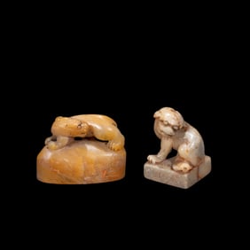 A pair of Shoushan stone seal with beast button from Qing dynasty