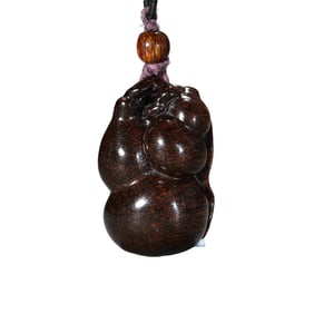 Keratin gourd pendant from Qing dynasty