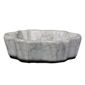 Chinese Qing Dynasty imitation official ware flower mouth washbasin