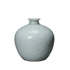 Chinese Ming Dynasty white glaze carved duru bottle
