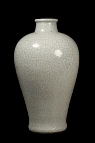 Plum vase from the Ge ware, Qing Dynasty, China