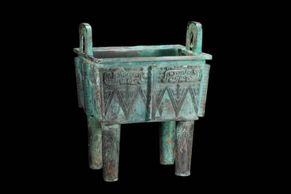 Bronze tripod from Shang and Zhou Dynasties, China