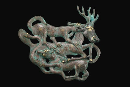 chinese Warring States period staggered gold and silver deer shape buckle