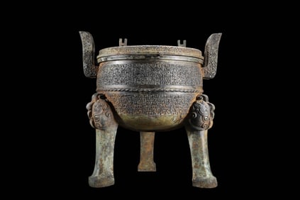 Bronze tripod in Shang and Zhou Dynasties of China
