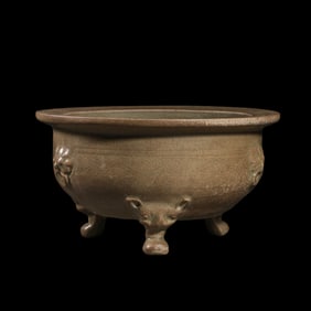 China Western Jin Yue ware celadon tripod furnace