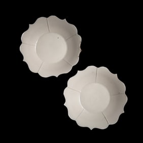 A pair of white porcelain flower-mouth plates from Ding ware, Northern Song Dynasty