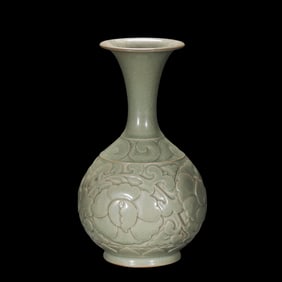 Yaozhou ware carved long neck vase with flower pattern, late Tang and Five Dynasties, China