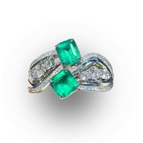 18K gold emerald double diamond ring