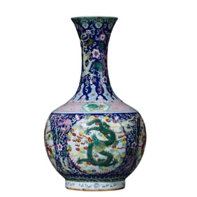 CHINESE QING DYNASTY XIANFENG LONG NECK VASE WITH POWDER ENAMEL PATTERN