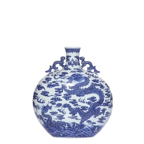 BLUE AND WHITE DRAGON PATTERN BOTTLE WITH MOON, QIANLONG PERIOD, QING DYNASTY