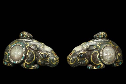 A PAIR OF GOLD AND SILVER RABBITS FROM WARE WARRING STATES PERIOD