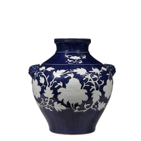 CHINESE YUAN DYNASTY BLUE GLAZE AND WHITE DOUBLE SPREAD FIRST PAN MOUTH JAR