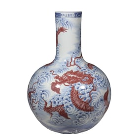 CHINESE QING DYNASTY YONGZHENG PERIOD BLUE AND WHITE GLAZE RED CLOUD DRAGON PATTERN CELESTIAL VASE