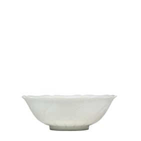 SWEET WHITE GLAZED BOWL WITH FLOWER MOUTH IN YONGZHENG PERIOD OF QING DYNASTY, CHINA