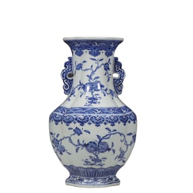 CHINESE QING DYNASTY QIANLONG PERIOD BLUE AND WHITE POMEGRANATE PATTERN VASE WITH TWO EARS