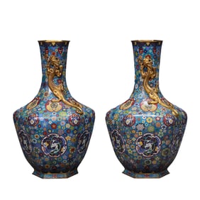 A PAIR OF CLOISONNE SILK ENAMEL VASE WITH DRAGON PATTERN IN QIANLONG PERIOD OF QING DYNASTY, CHINA