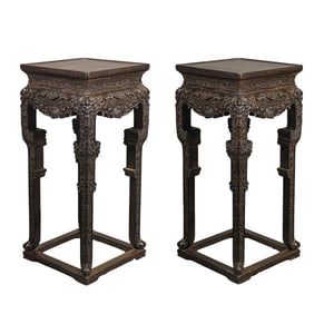 A PAIR OF CHINESE QING DYNASTY ROSEWOOD SQUARE FLOWER FEW