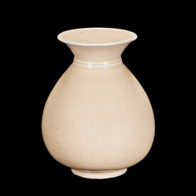 DING WARE WHITE PORCELAIN VASE OF NORTHERN SONG DYNASTY, CHINA