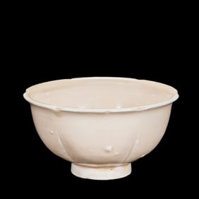 CHINESE NORTHERN SONG DYNASTY WHITE PORCELAIN FLOWER MOUTH CUP