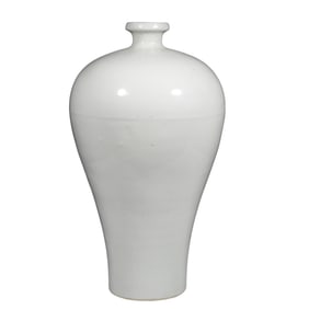CHINESE MING DYNASTY SWEET WHITE GLAZE PLUM VASE