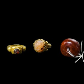A set of West Asian agate pure gold rings