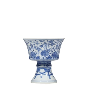 Chinese Qing Dynasty Jiaqing period blue and white flower pattern stem cup