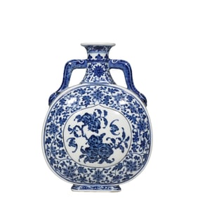 Chinese Qing Dynasty Qianlong period blue and white flower pattern moon vase