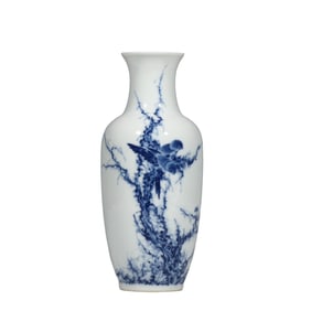 Blue and white flower and bird pattern vase, Jiaqing period, Qing Dynasty, China