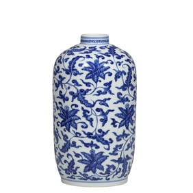Chinese Qing Dynasty Yongzheng period blue and white vase