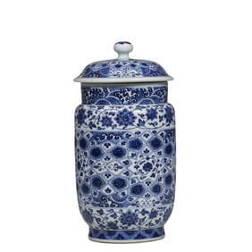 Chinese Qing Dynasty Blue and White Flower Pattern Covered Vase