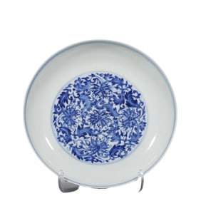 Chinese Qing Dynasty Yongzheng Period Blue and White Flower Pattern Plate