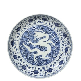 Large plate with blue and white dragon pattern, Yuan Dynasty, China