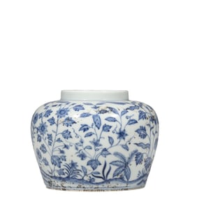 Blue and white flower pattern jar from the Chenghua period of the Ming Dynasty, China