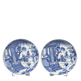 A pair of blue and white plates with story designs from the Jiajing period of the Ming Dynasty,