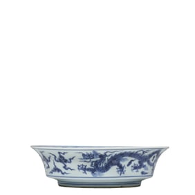 Blue and white dragon-patterned plate from the Xuande period of the Ming Dynasty, China