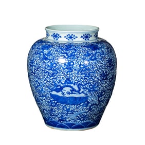 Blue and white dragon pattern jar from the Wanli period of the Ming Dynasty, China