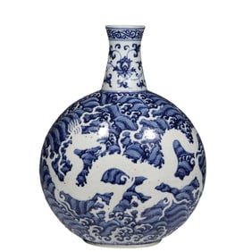 Chinese Ming Dynasty Blue and White Dragon Pattern Vase