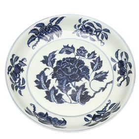 Large blue and white plate from the Xuande period of the Ming Dynasty, China