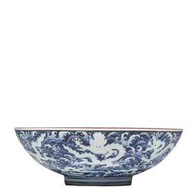 Blue and white dragon-patterned plate from the Xuande period of the Ming Dynasty, China