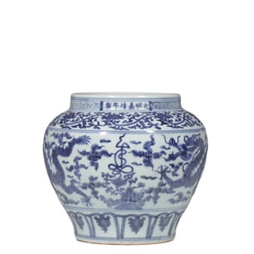 Blue and white dragon pattern jar from the Jiajing period of the Ming Dynasty, China
