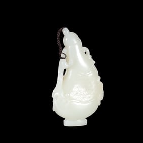 Chinese Qing Dynasty Hetian Jade Covered Vase