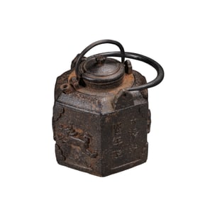Iron kettle of the Qianlong period of the Qing Dynasty, China