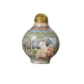 Chinese Qing Dynasty Qianlong period enameled snuff bottle with Western figures