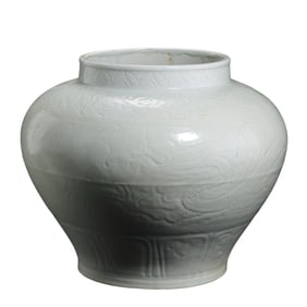 Chinese Yuan Dynasty Sweet White Glaze Engraved Dragon Pattern Jar